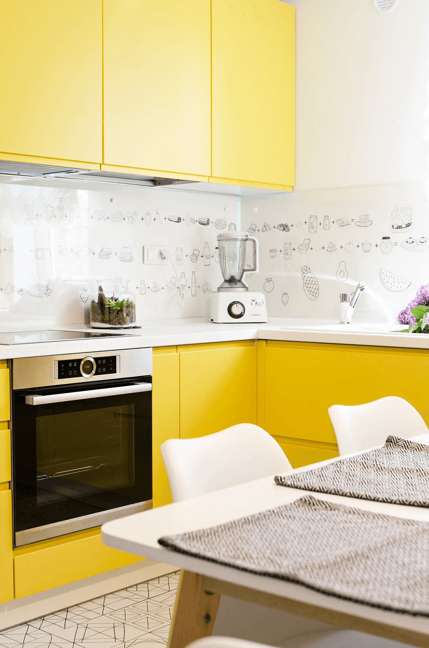 Apartament cu bucătărie galbenă în Cluj-Napoca (1)
