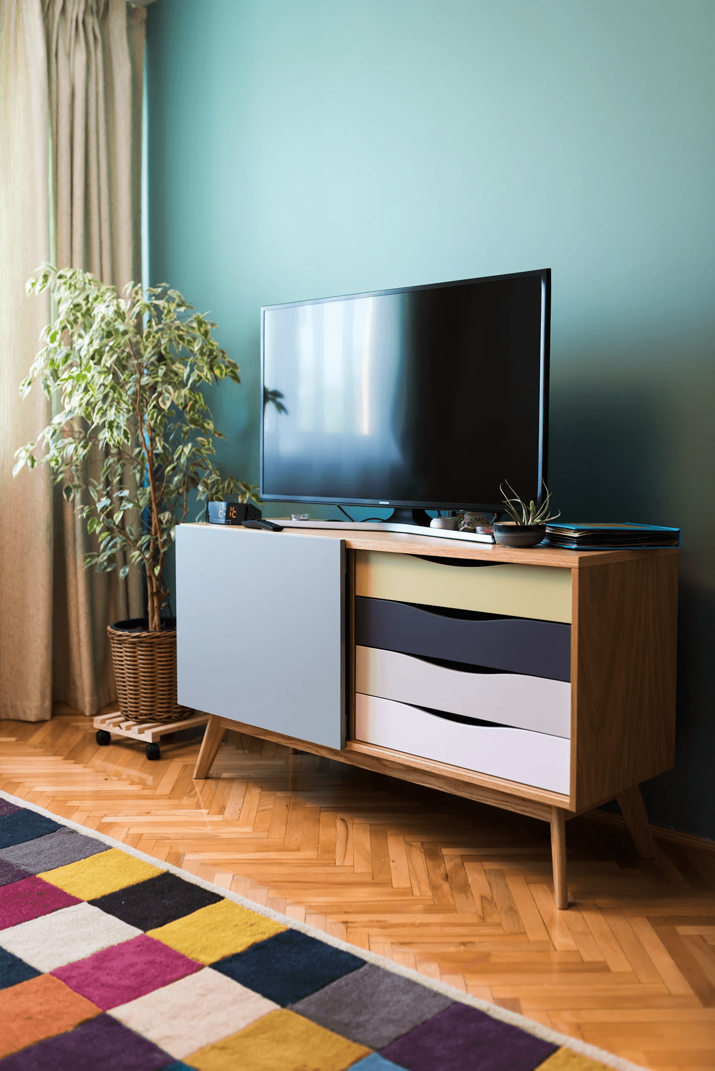 Apartament cu bucătărie galbenă în Cluj-Napoca (16)